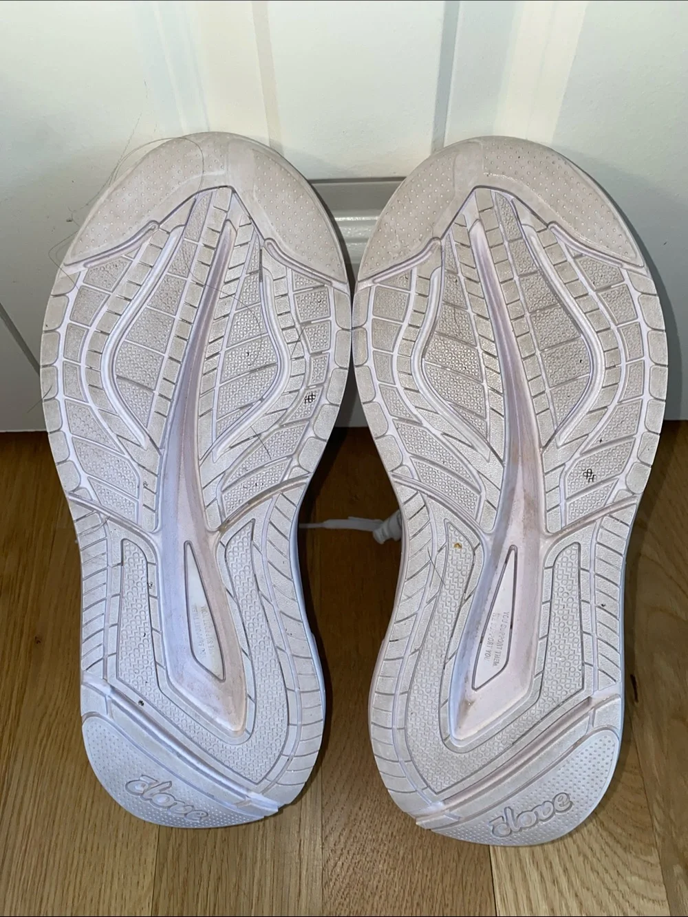 Clove Nursing Athletic All-White Casual Lace-Up Sneakers size 9